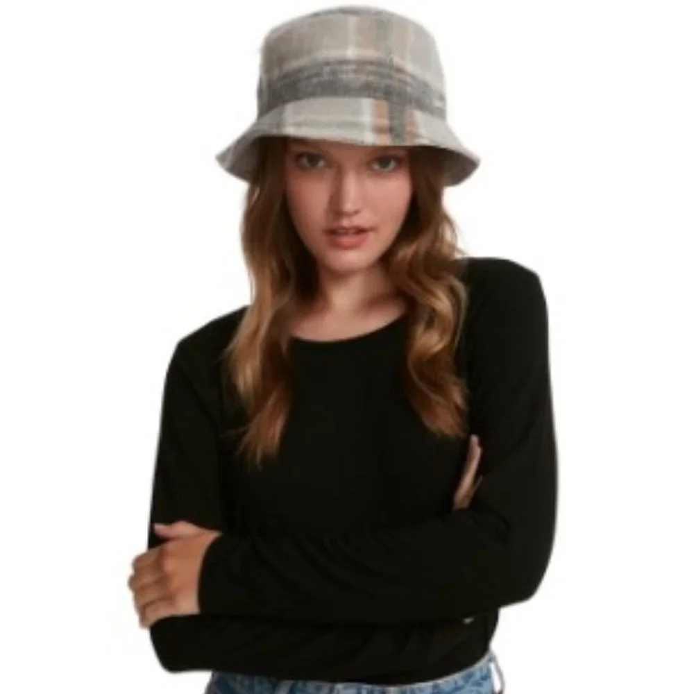 Steve Madden Logo Plate Brushed Bucket Hat OSFM Off white Gray Tan Plaid